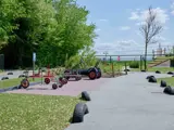 Zicht op het kinderverkeer, schuin op de parkeerplaats